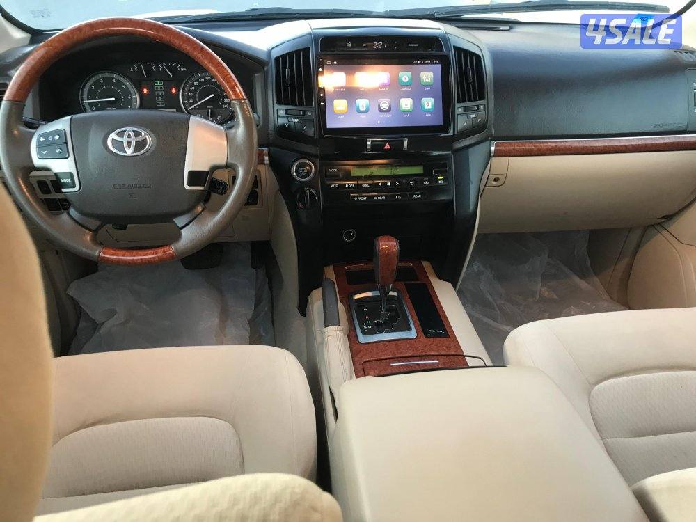 لاند كروزر مديل 2015 GXR لون ابيض 8 سلندر6