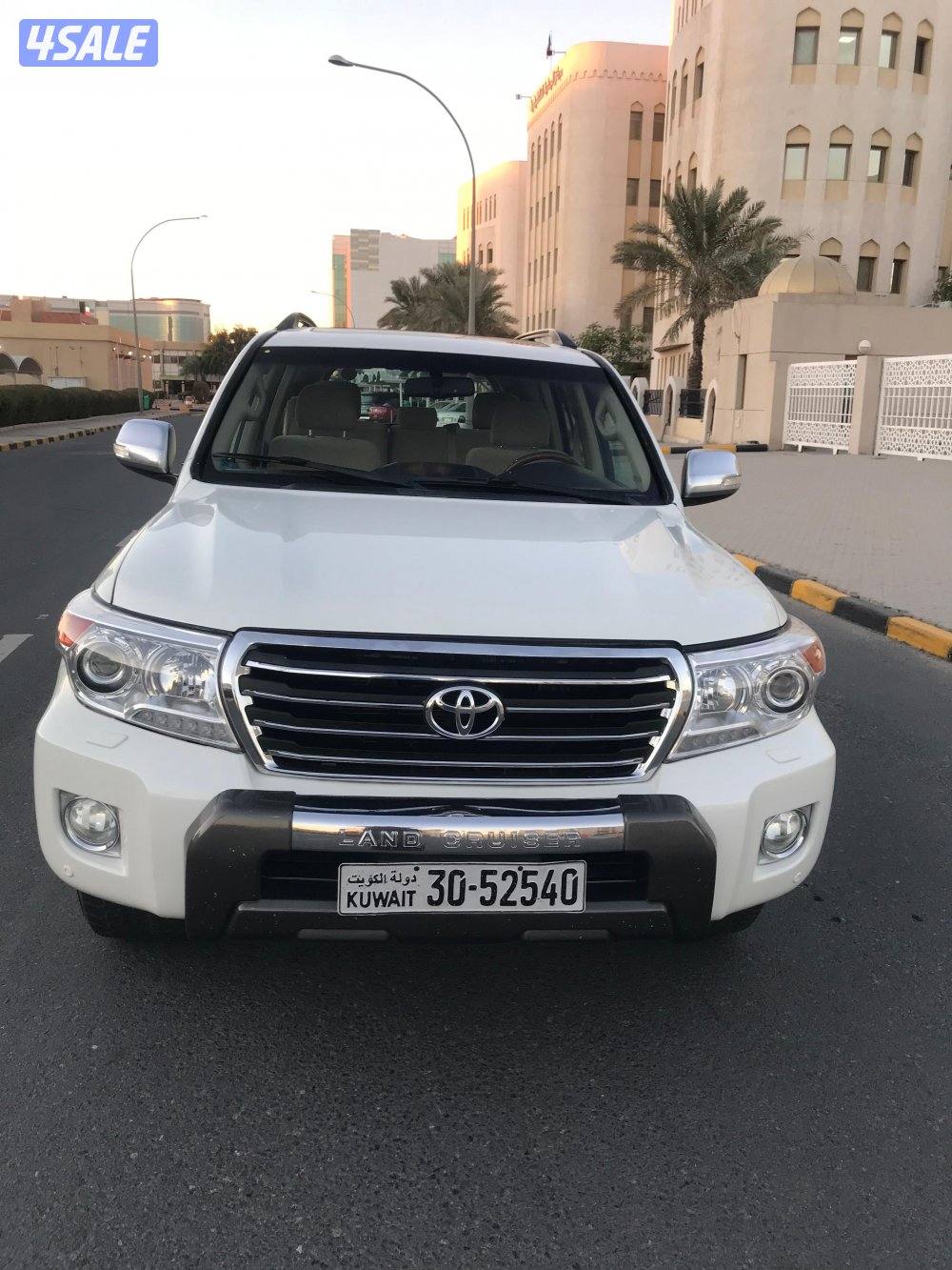 لاند كروزر مديل 2015 GXR لون ابيض 8 سلندر7