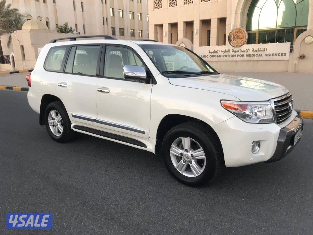 لاند كروزر مديل 2015 GXR لون ابيض 8 سلندر8