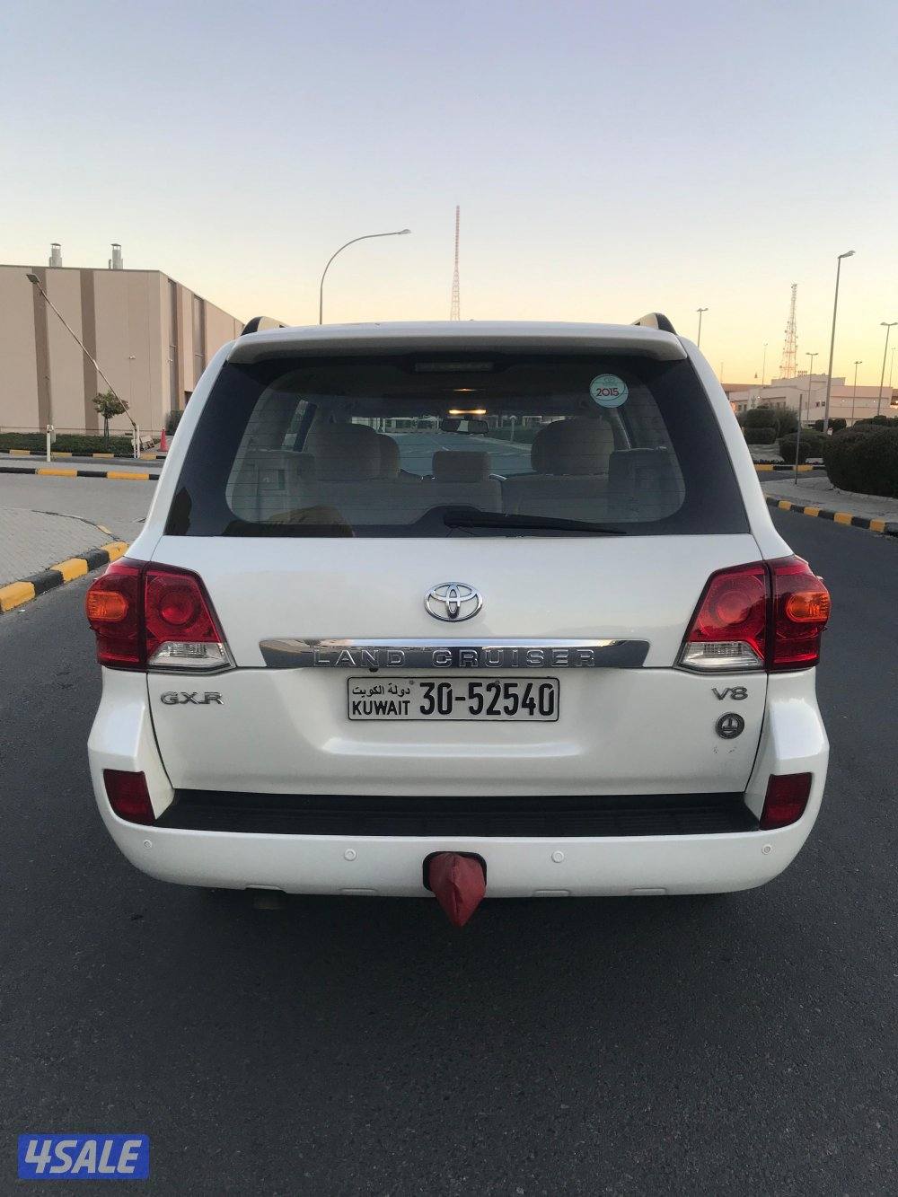 لاند كروزر مديل 2015 GXR لون ابيض 8 سلندر11