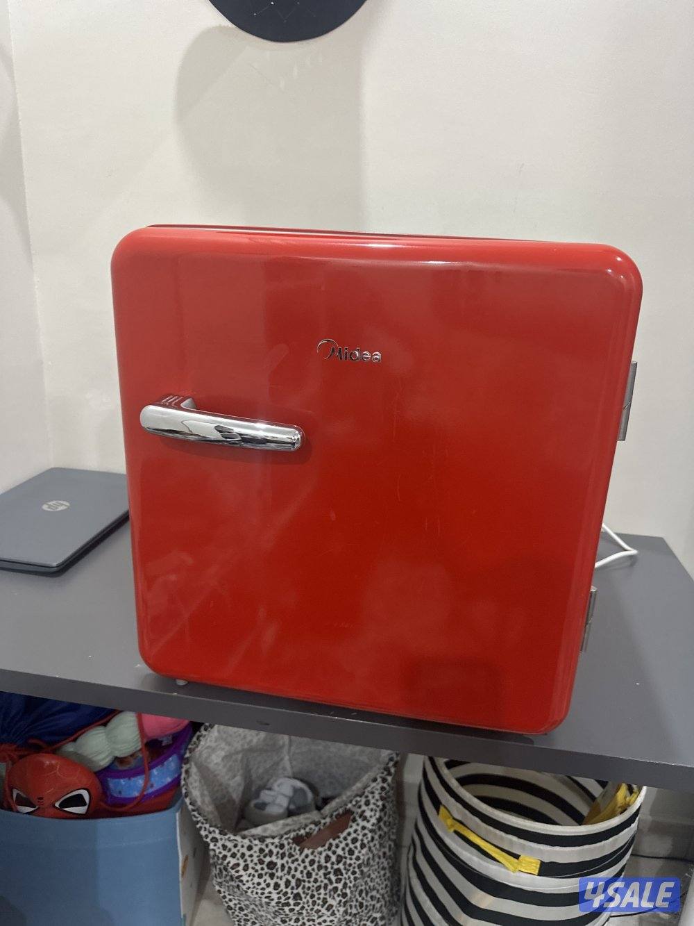 ثلاجه ميديا احمر مع فريزر داخلي0