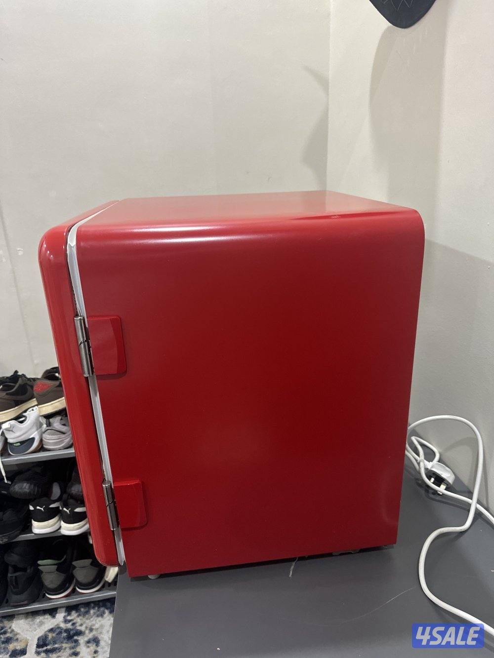 ثلاجه ميديا احمر مع فريزر داخلي5