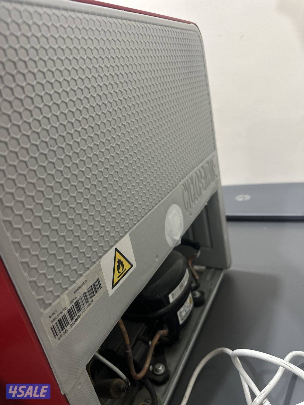 ثلاجه ميديا احمر مع فريزر داخلي7