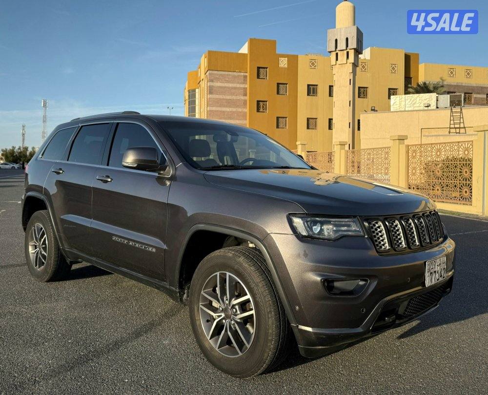 بحالة ممتازة جيب قراند شروكي لاريدو 2021 ماشي 103 فحص ماكينة قير شاسي0