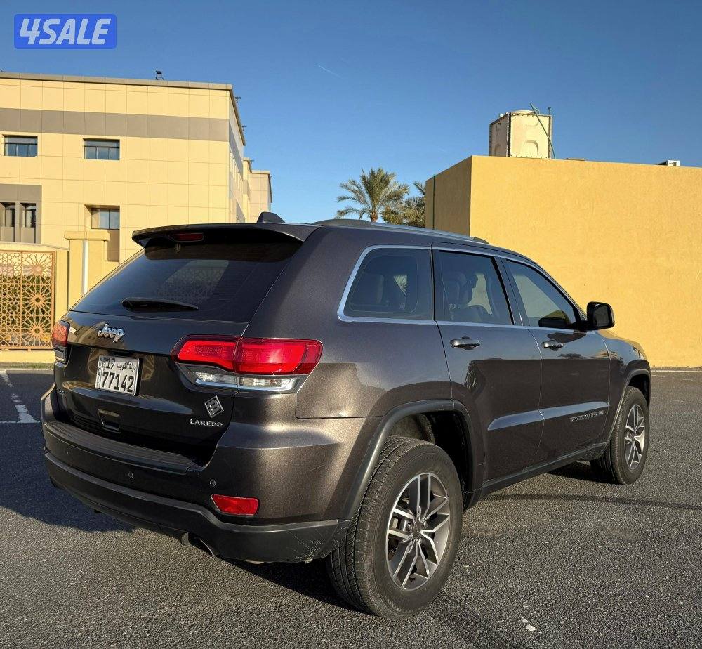 بحالة ممتازة جيب قراند شروكي لاريدو 2021 ماشي 103 فحص ماكينة قير شاسي3