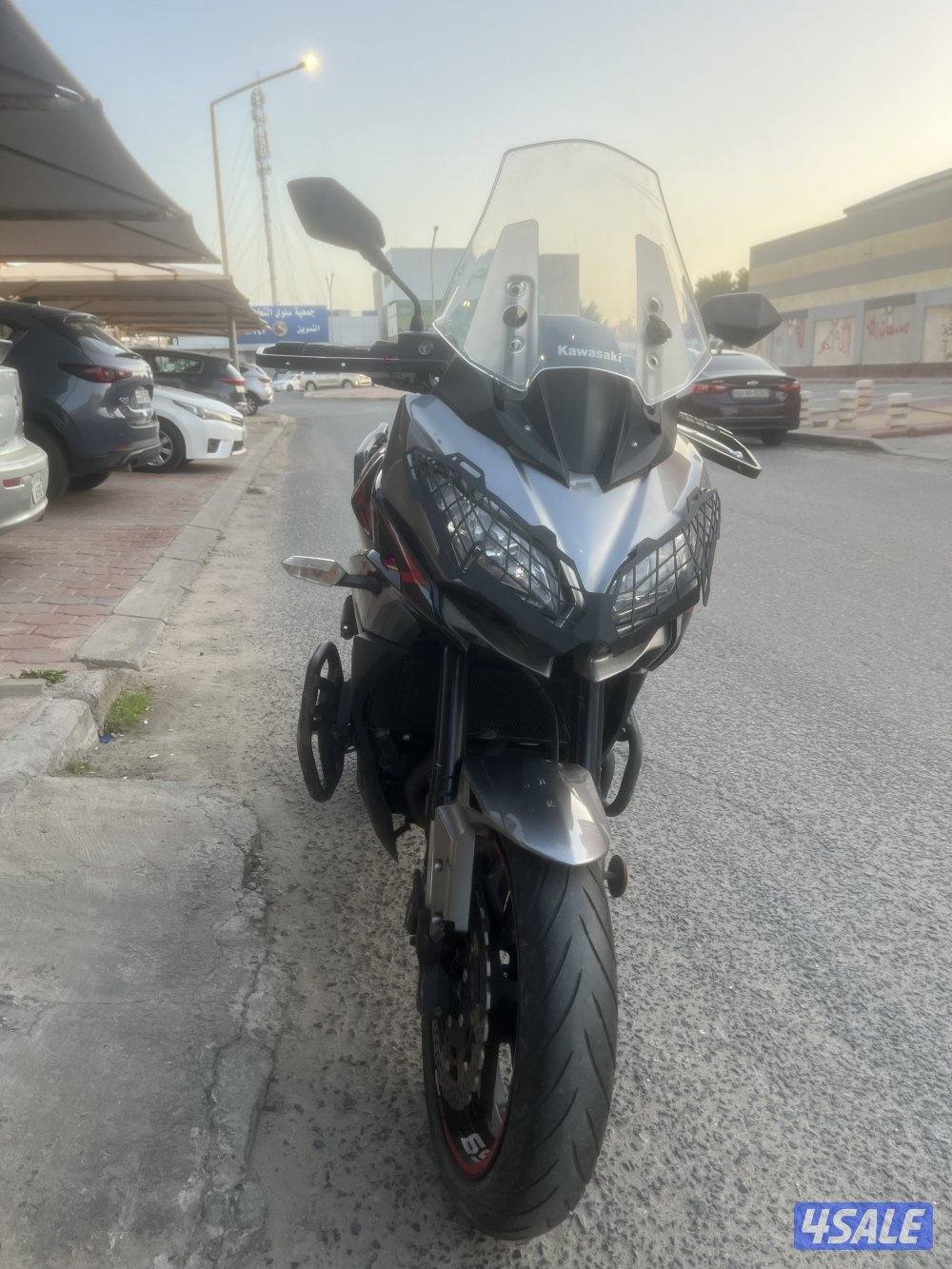 للبيع سيكل كوازاكي فيرسز 650 cc ماشي 9850 السيكل بحالة الوكالة3