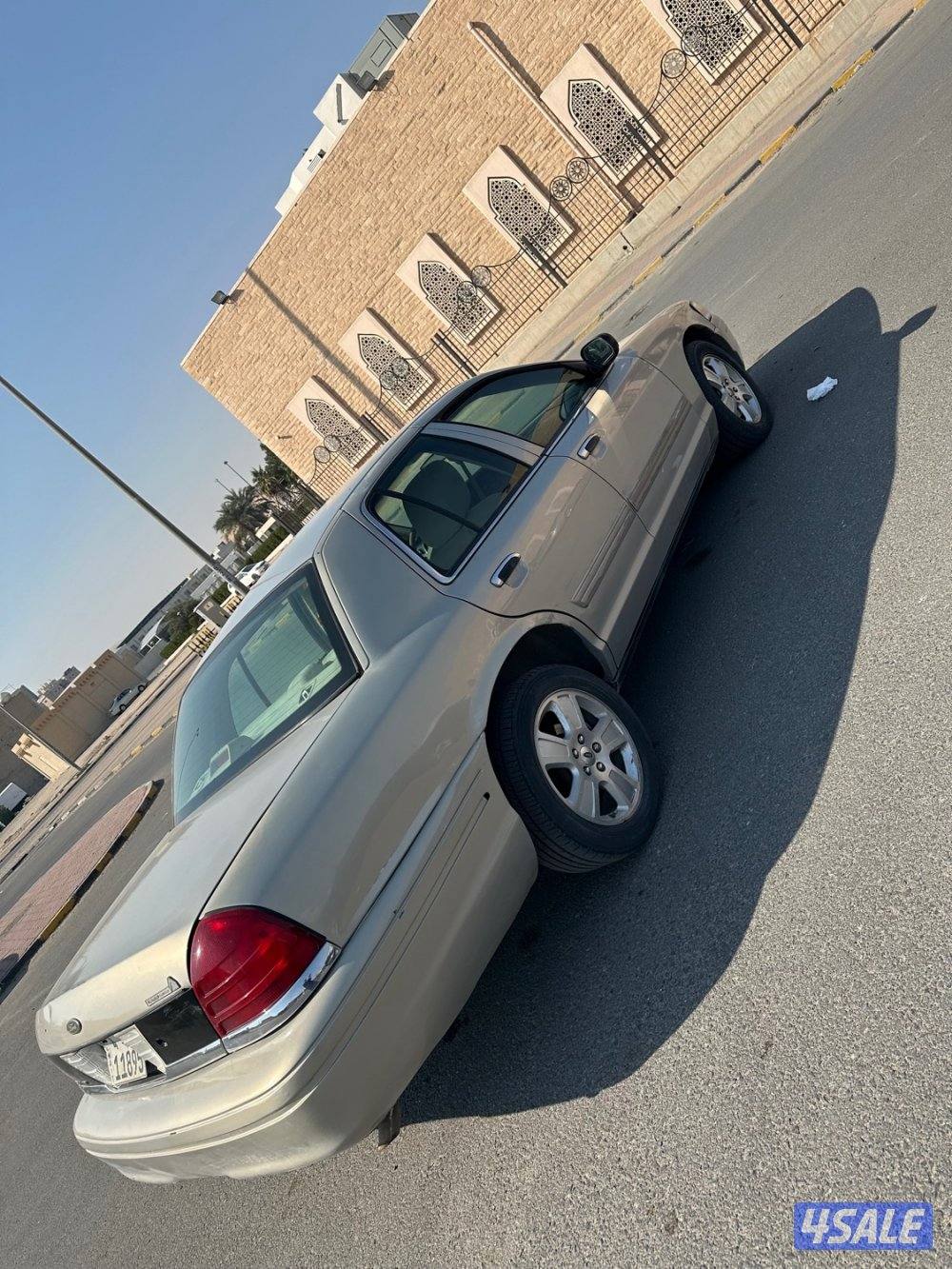 للبيع فورد فيكتوريا موديل ٢٠١٢2