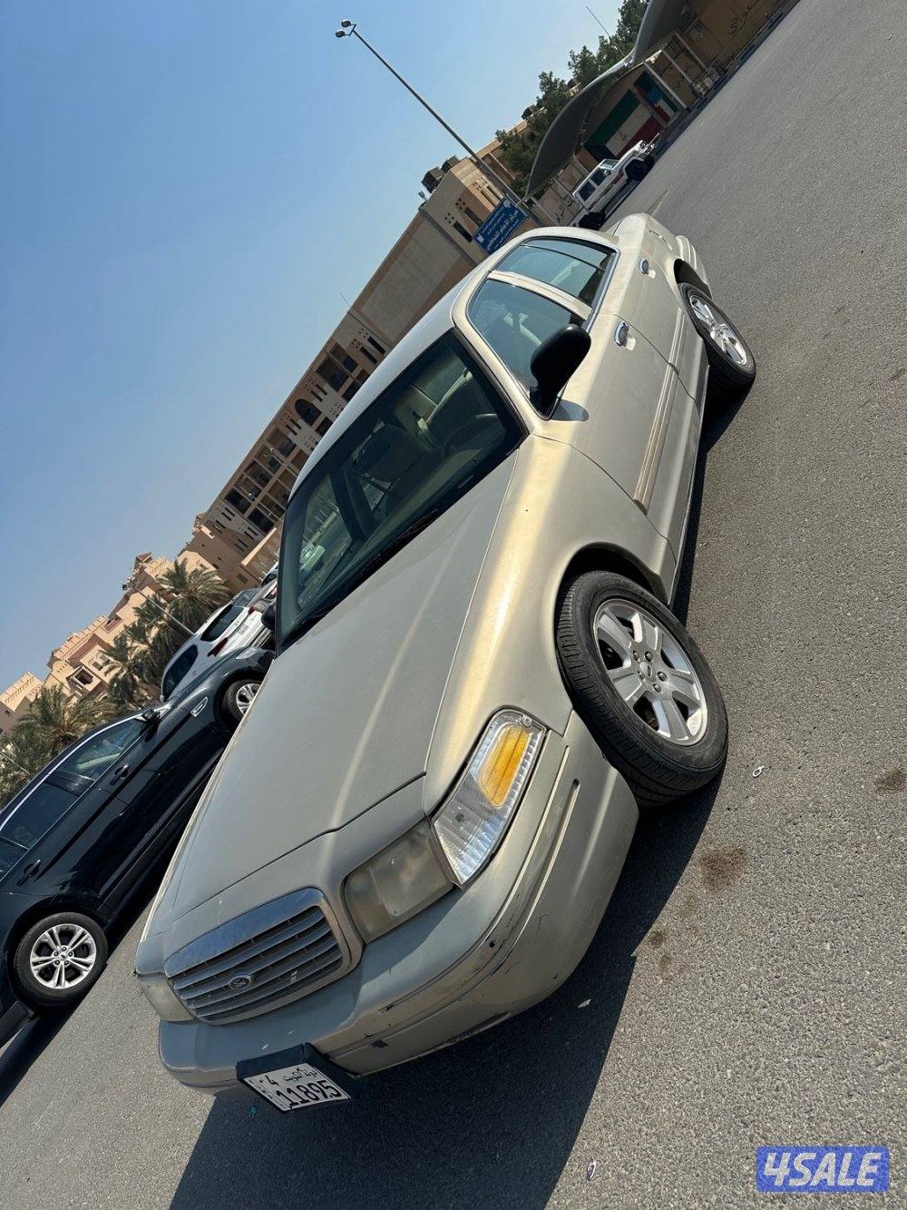 للبيع فورد فيكتوريا موديل ٢٠١٢3