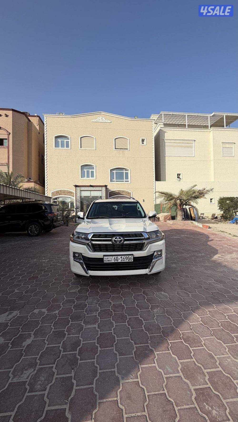 لاند كروز تو رنق سقنجر 2021  ٨سلندر فل اللون ابيض صدفي ( مالك أول)1