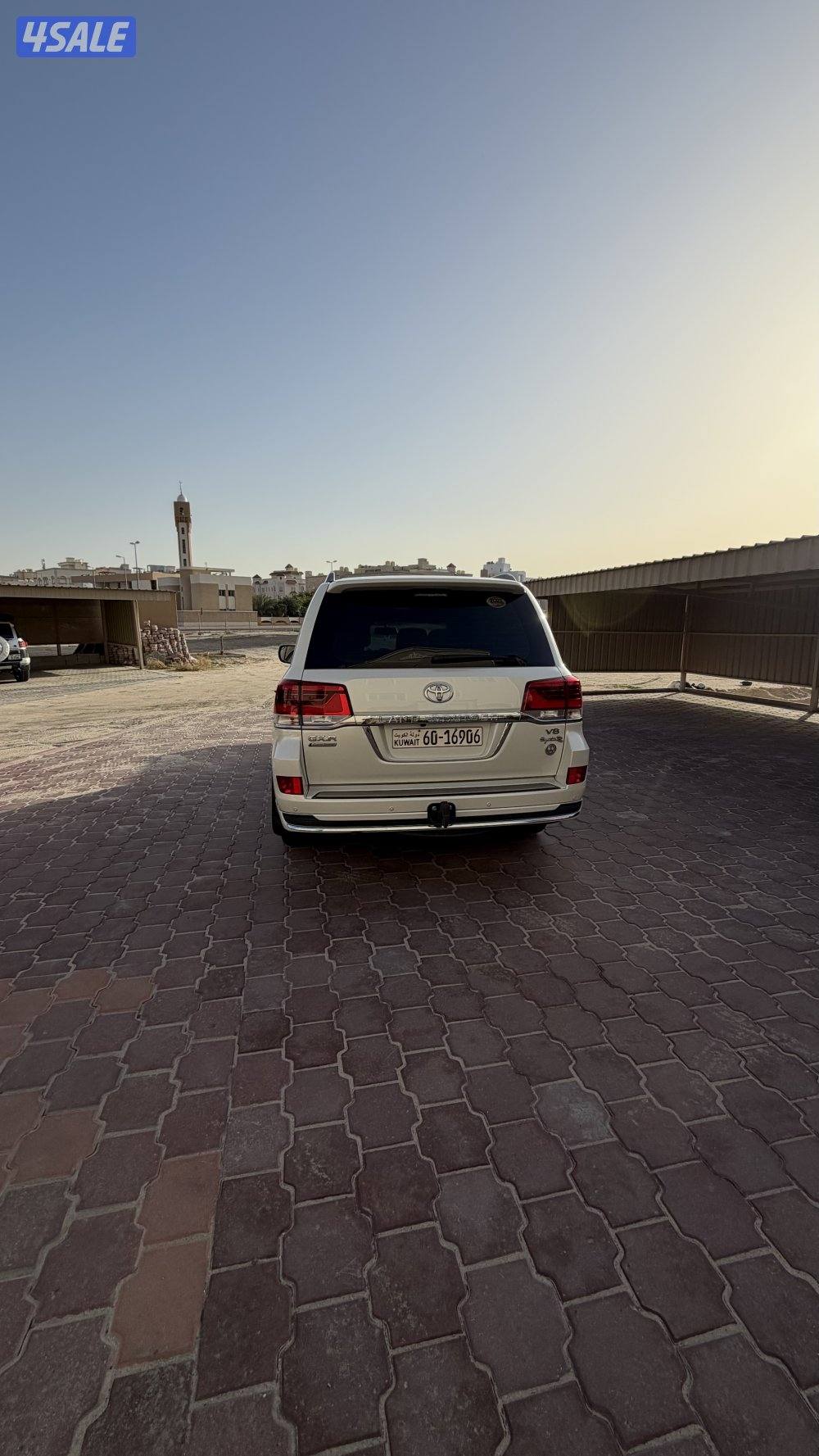 لاند كروز تو رنق سقنجر 2021  ٨سلندر فل اللون ابيض صدفي ( مالك أول)7