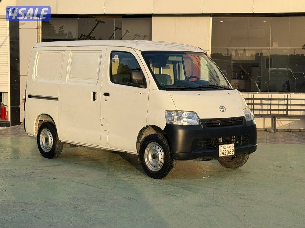 للبيع تيوتا 20233