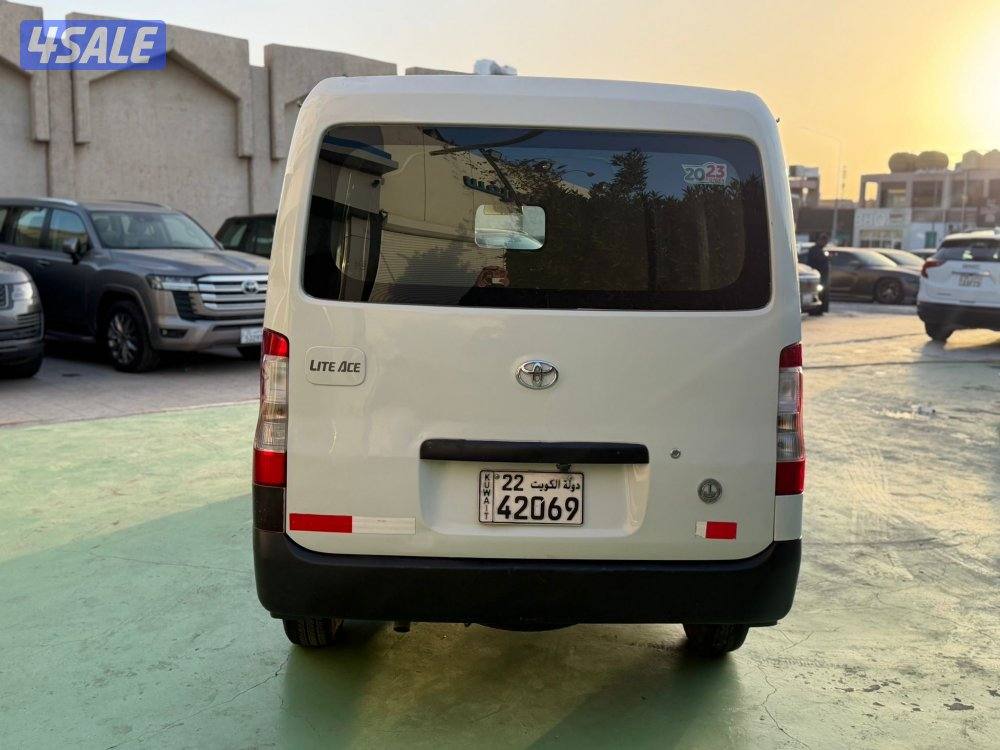 للبيع تيوتا 20235