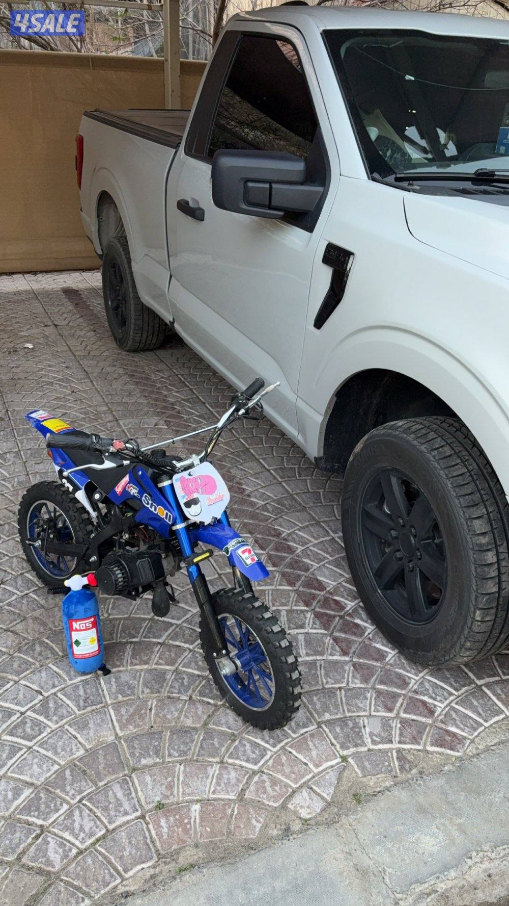 سيكل نضيف جداً و عليه استكارات و صوته عالي و مايحتاج اقزوز او شي و سريع1