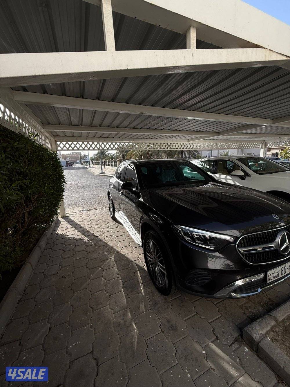 مرسيدس GLC موديل ٢٠٢٤. ماشي 38000 لون رمادي غامج0