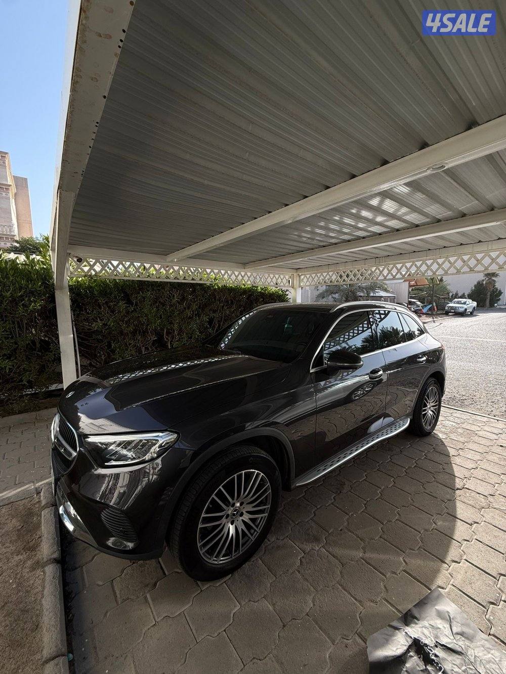 مرسيدس GLC موديل ٢٠٢٤. ماشي 38000 لون رمادي غامج2