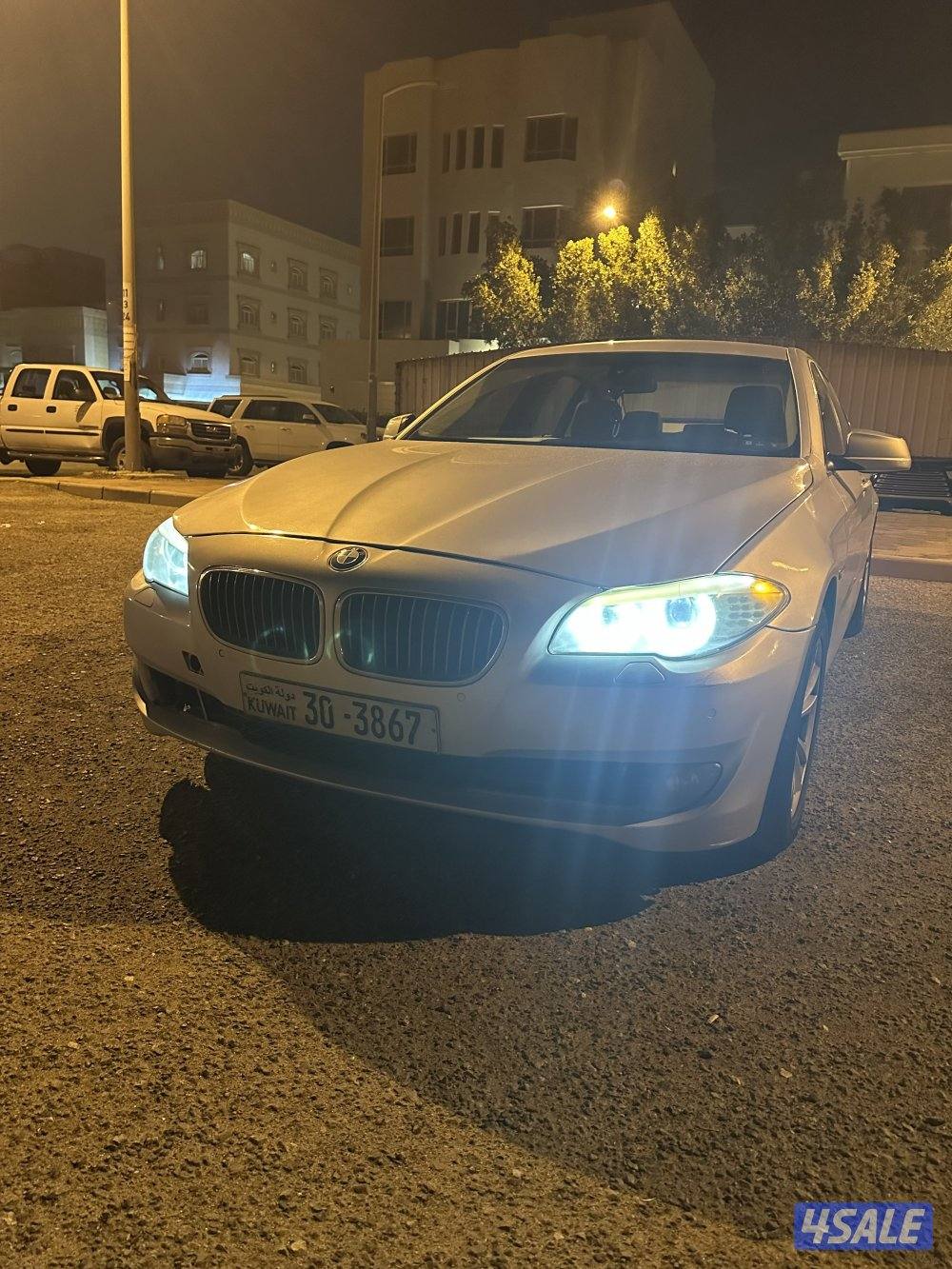 ممشى 296 الف للتواصل واتس فقط بي ام دبليو 520i موديل 20130