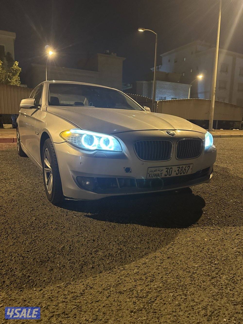 ممشى 296 الف للتواصل واتس فقط بي ام دبليو 520i موديل 20131