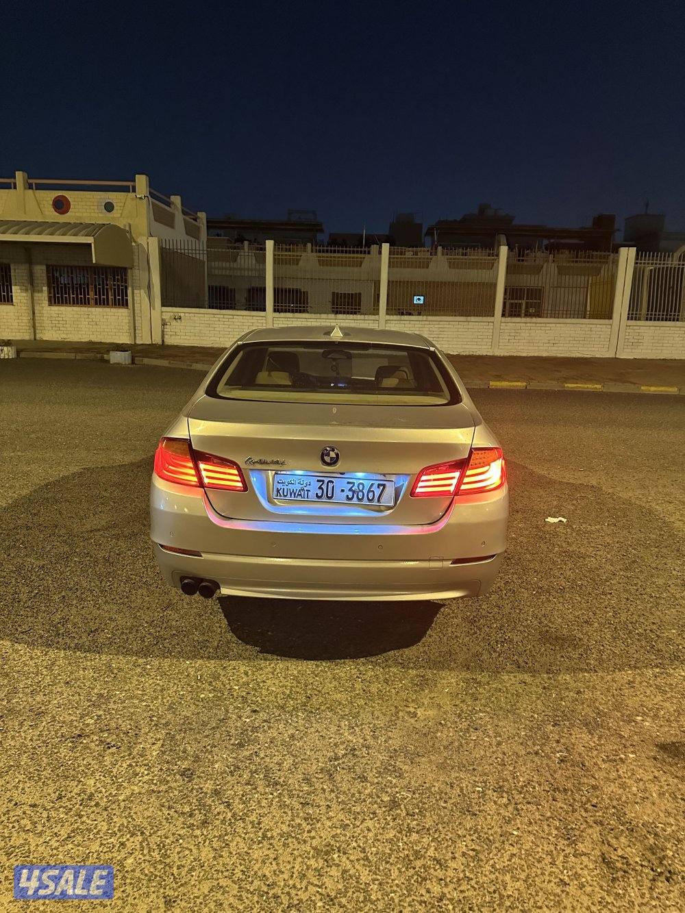 ممشى 296 الف للتواصل واتس فقط بي ام دبليو 520i موديل 20133