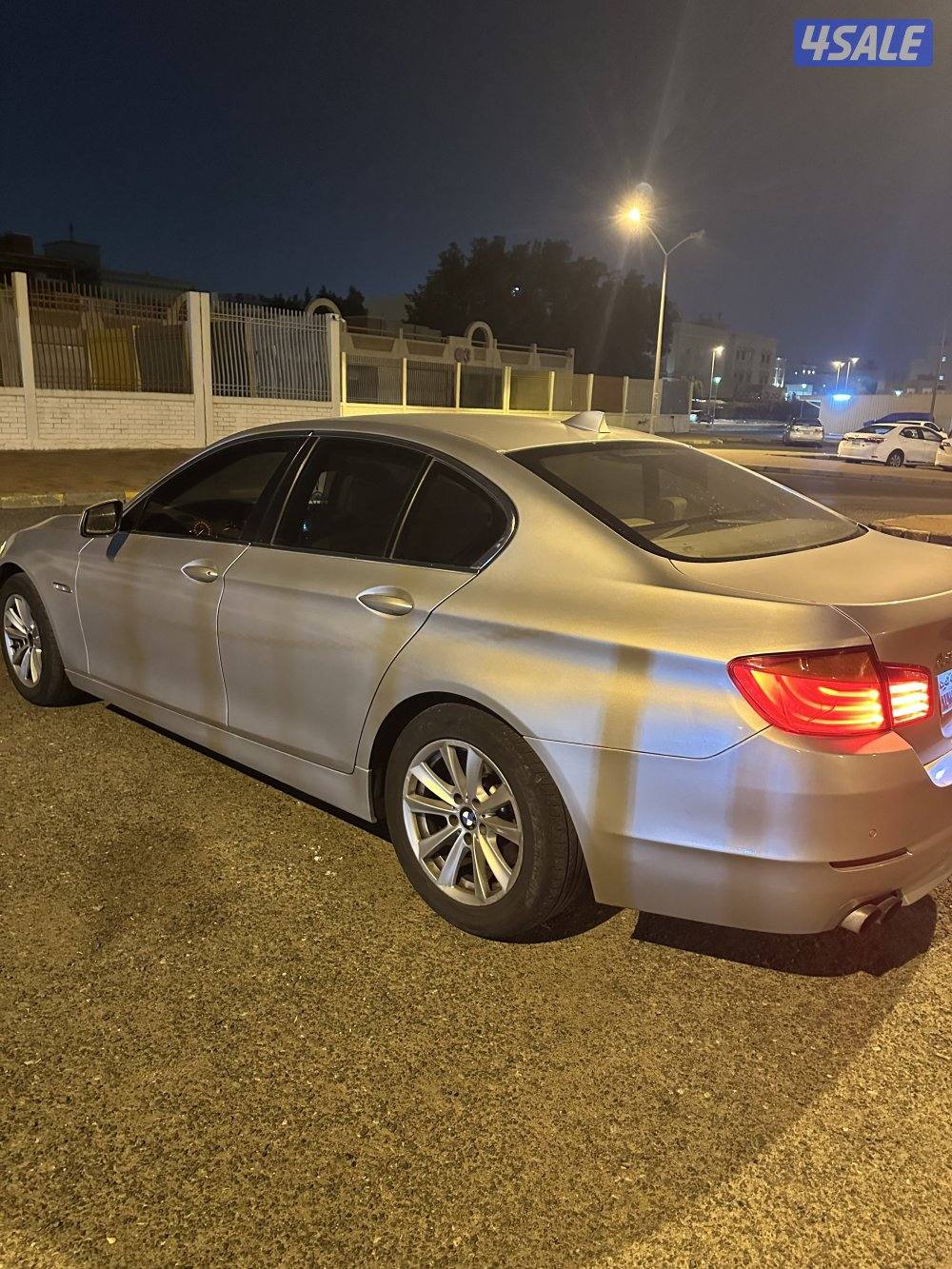 ممشى 296 الف للتواصل واتس فقط بي ام دبليو 520i موديل 20134