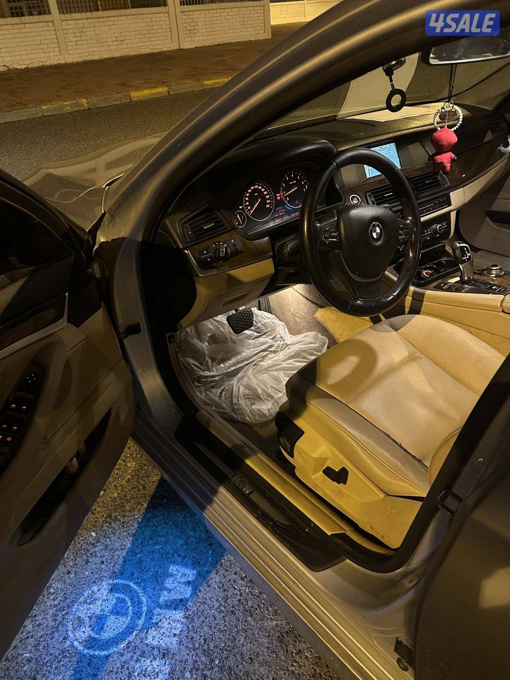 ممشى 296 الف للتواصل واتس فقط بي ام دبليو 520i موديل 20137