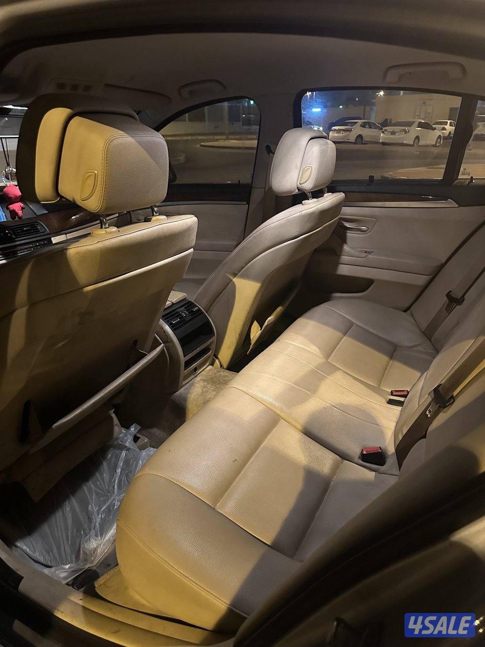 ممشى 296 الف للتواصل واتس فقط بي ام دبليو 520i موديل 20139