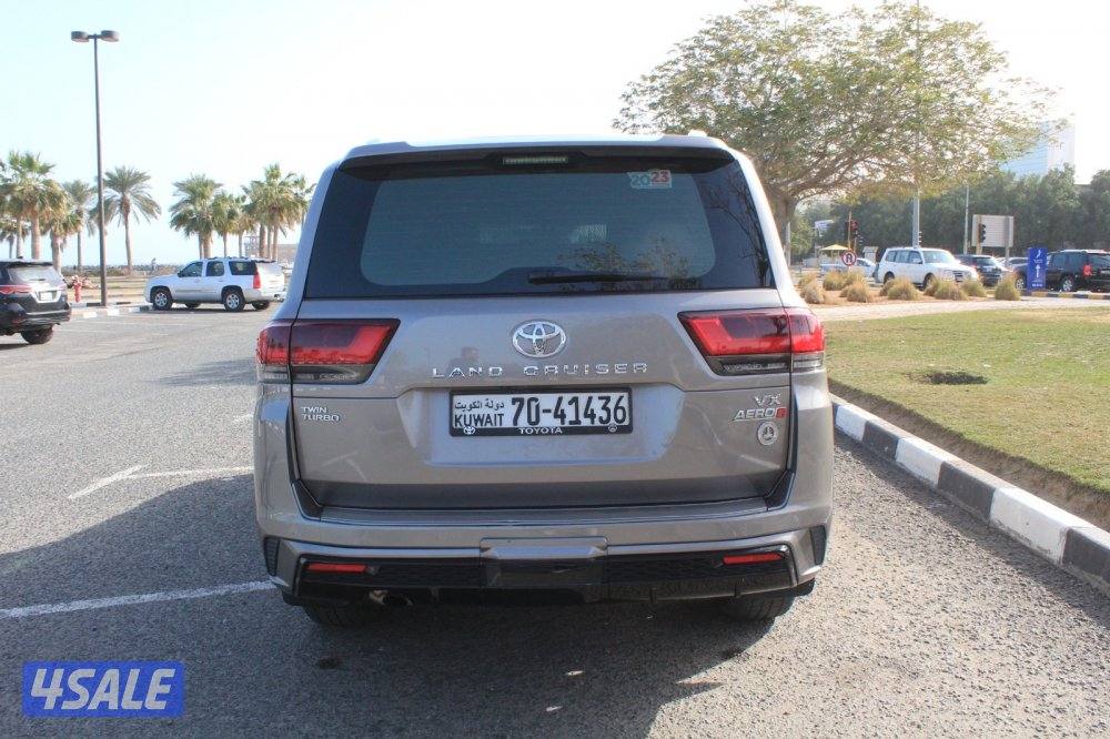 Land Cruiser 2023 vx bronze 31.000km4