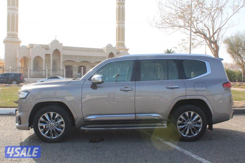 Land Cruiser 2023 vx bronze 31.000km8