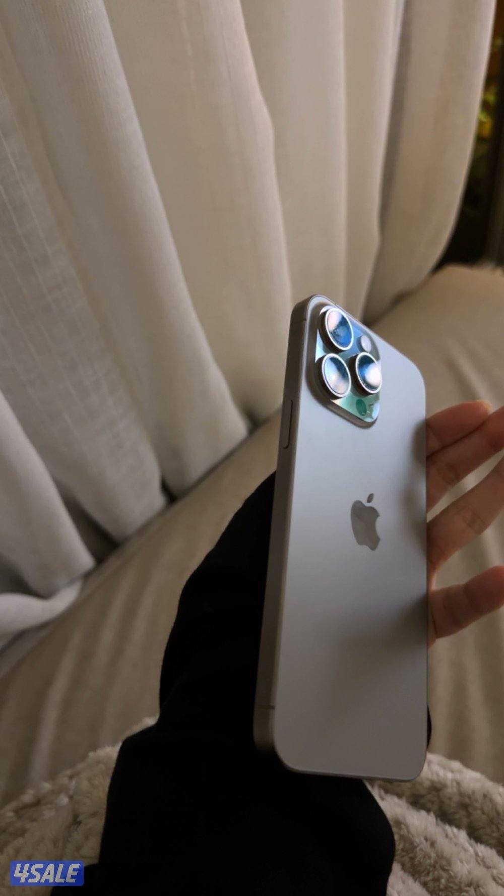 ايفون ١٥ برو ماكس ٢٥٦ قيقا لون تيتانيوم نظيف جدًا مع الكرتون5