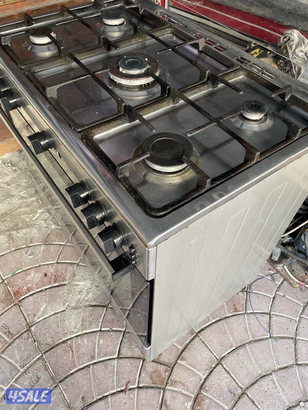 فرن شبه جديد بسعر طيب ويجمل دش سوم وشيل1