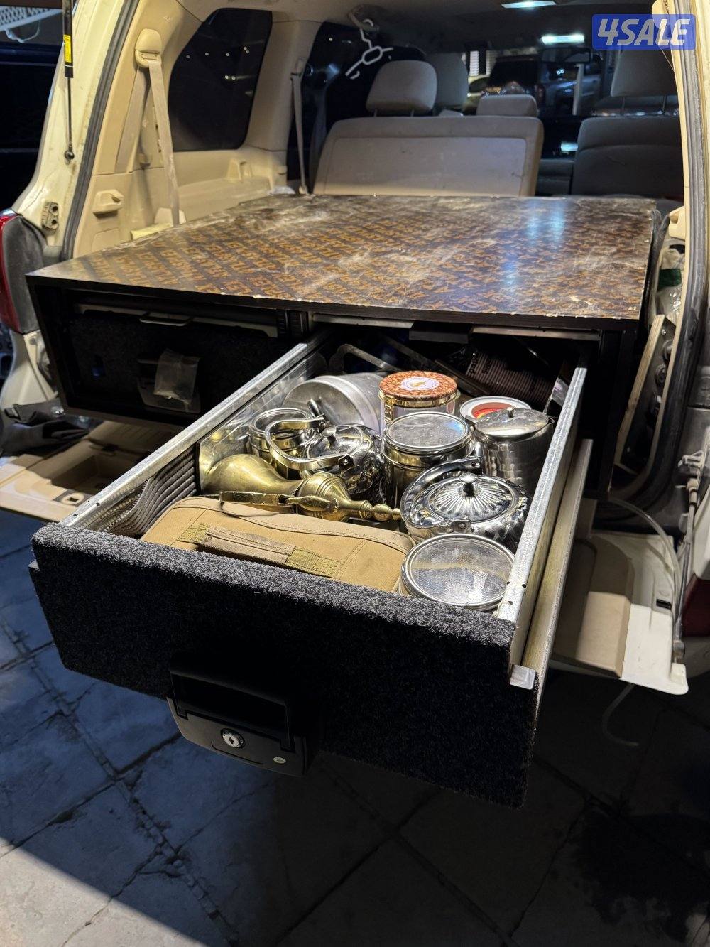 صندوق تخزين للسيارات1