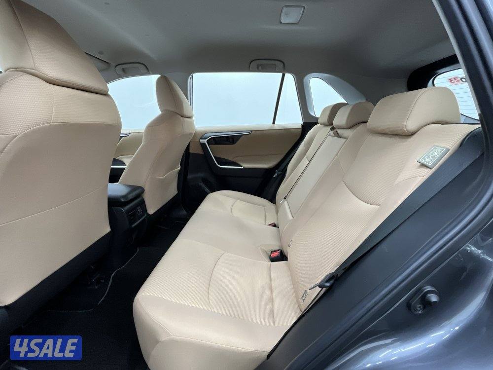 TOYOTA RAV401 4X2 STANDARD OPTION3