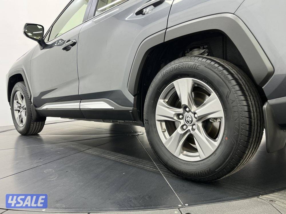 TOYOTA RAV401 4X2 STANDARD OPTION9
