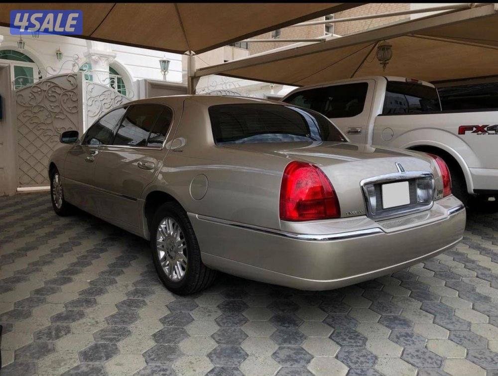 لنكولن تاون كار لارج سيجنتشر 2011 عداد 146 الف كيلو0