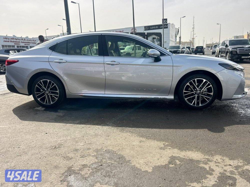 تويوتا  كامرى GLE موديل 2025 اصفار واردالساير.بانوراما.شاشة.تحكم سكان2