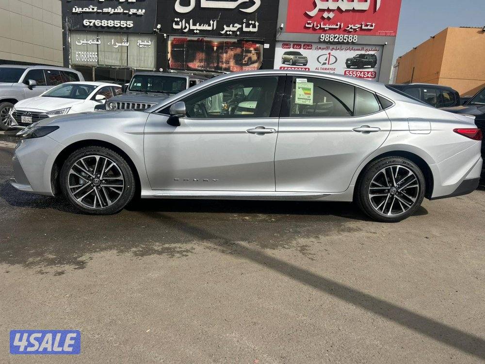 تويوتا  كامرى GLE موديل 2025 اصفار واردالساير.بانوراما.شاشة.تحكم سكان3