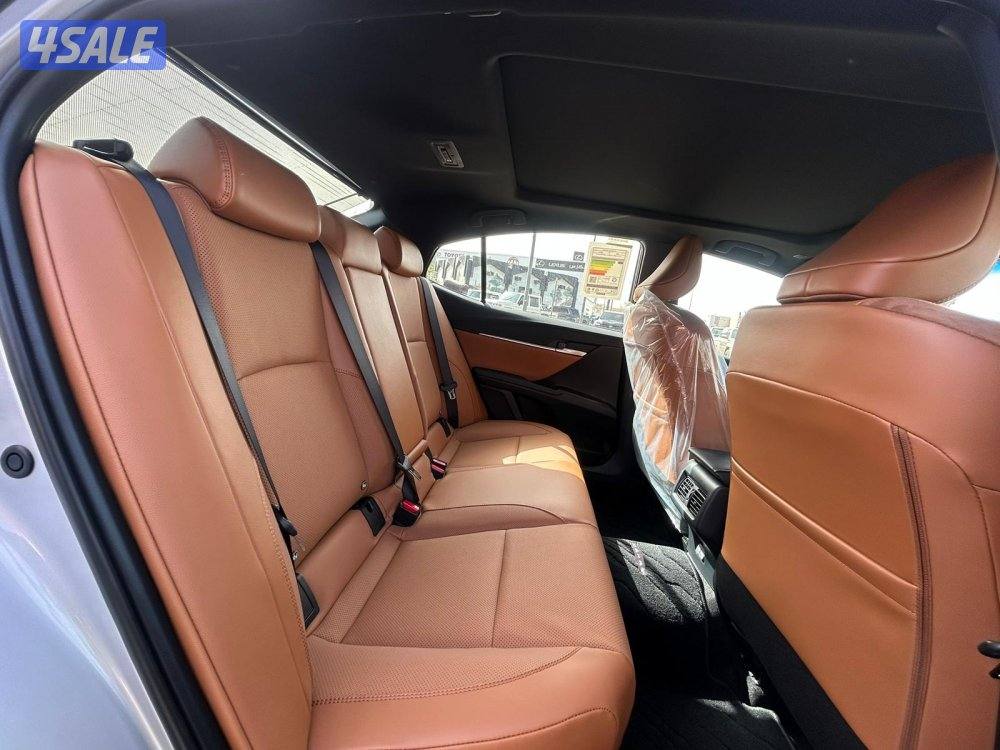 تويوتا  كامرى GLE موديل 2025 اصفار واردالساير.بانوراما.شاشة.تحكم سكان4