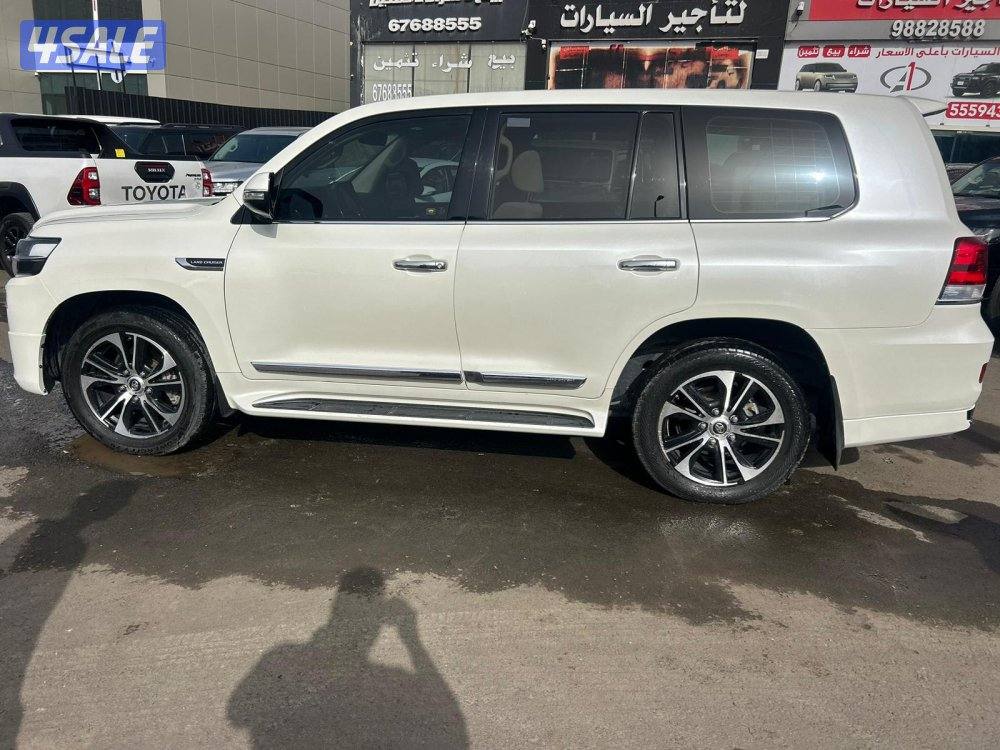 لاند كروزر GX.R-قراند تورينق .V8 موديل 2021 ماشى 252.000 k.m3