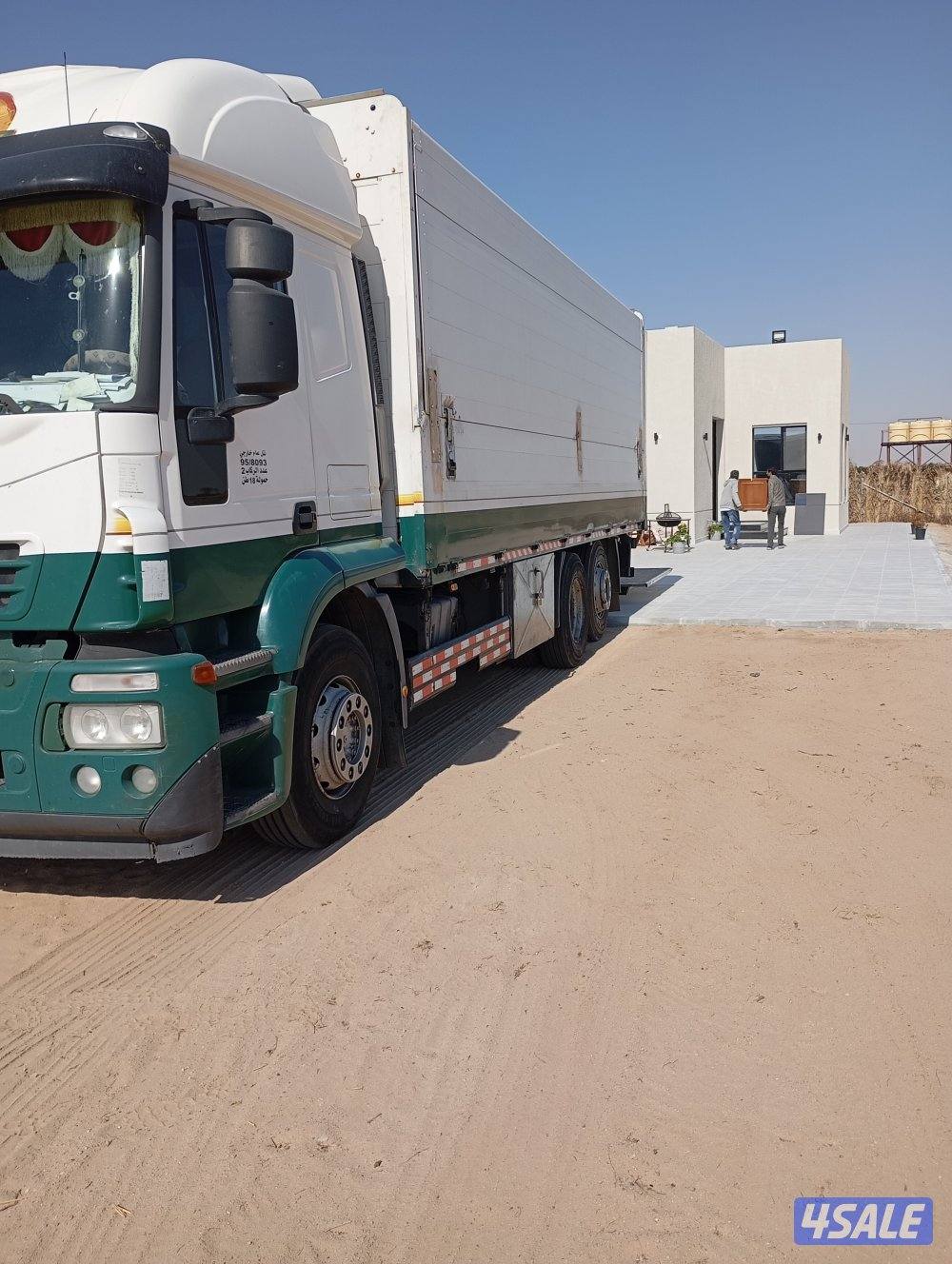 للبيع شاحنه لوري 20061