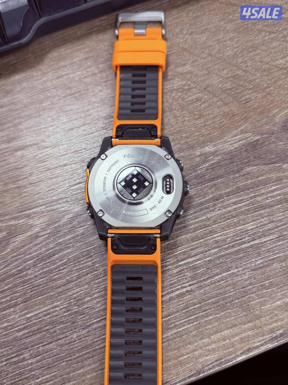 ساعه جارمن فنكس 8 استعمالل خفيف مع الكرتون2