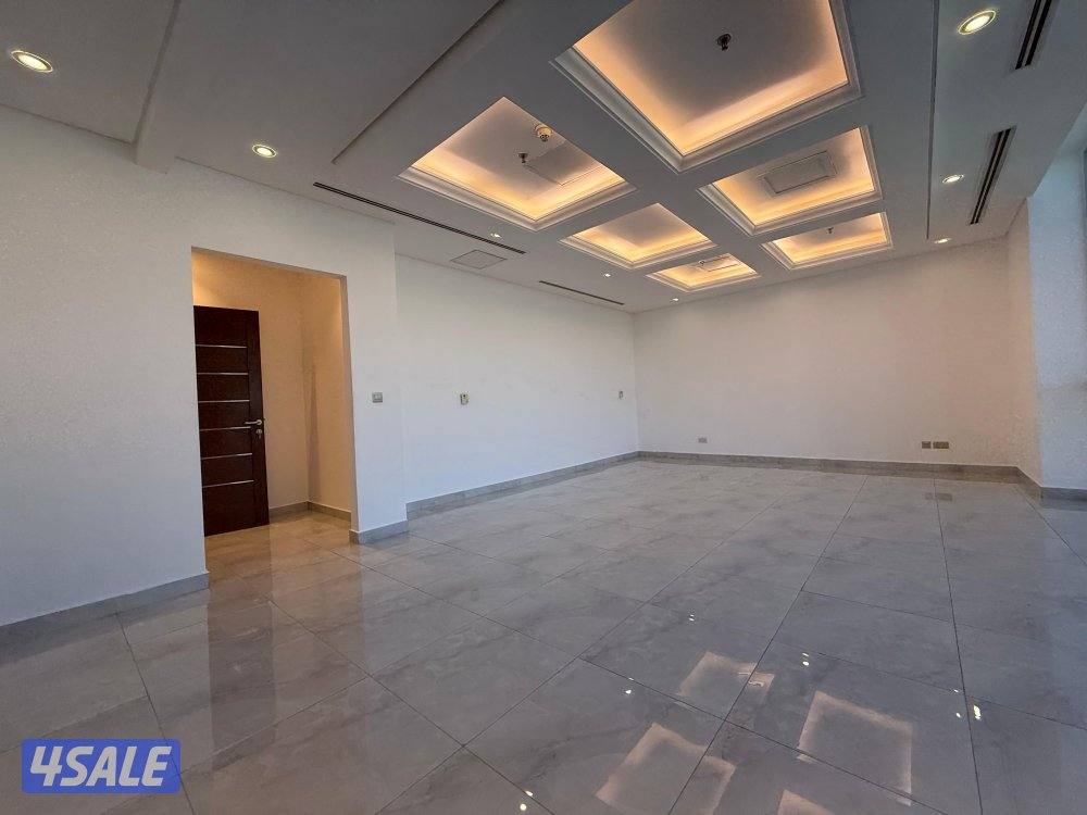 نص دور تجاري في برج كتير راقي بموقع بالصالحيه مشطب جاهز المساحه ١٣٥م2