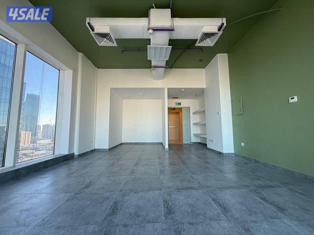 متوفر مكتب تجاري في برج كتير راقي بموقع متميز بشرق  المساحه ٥٥م1