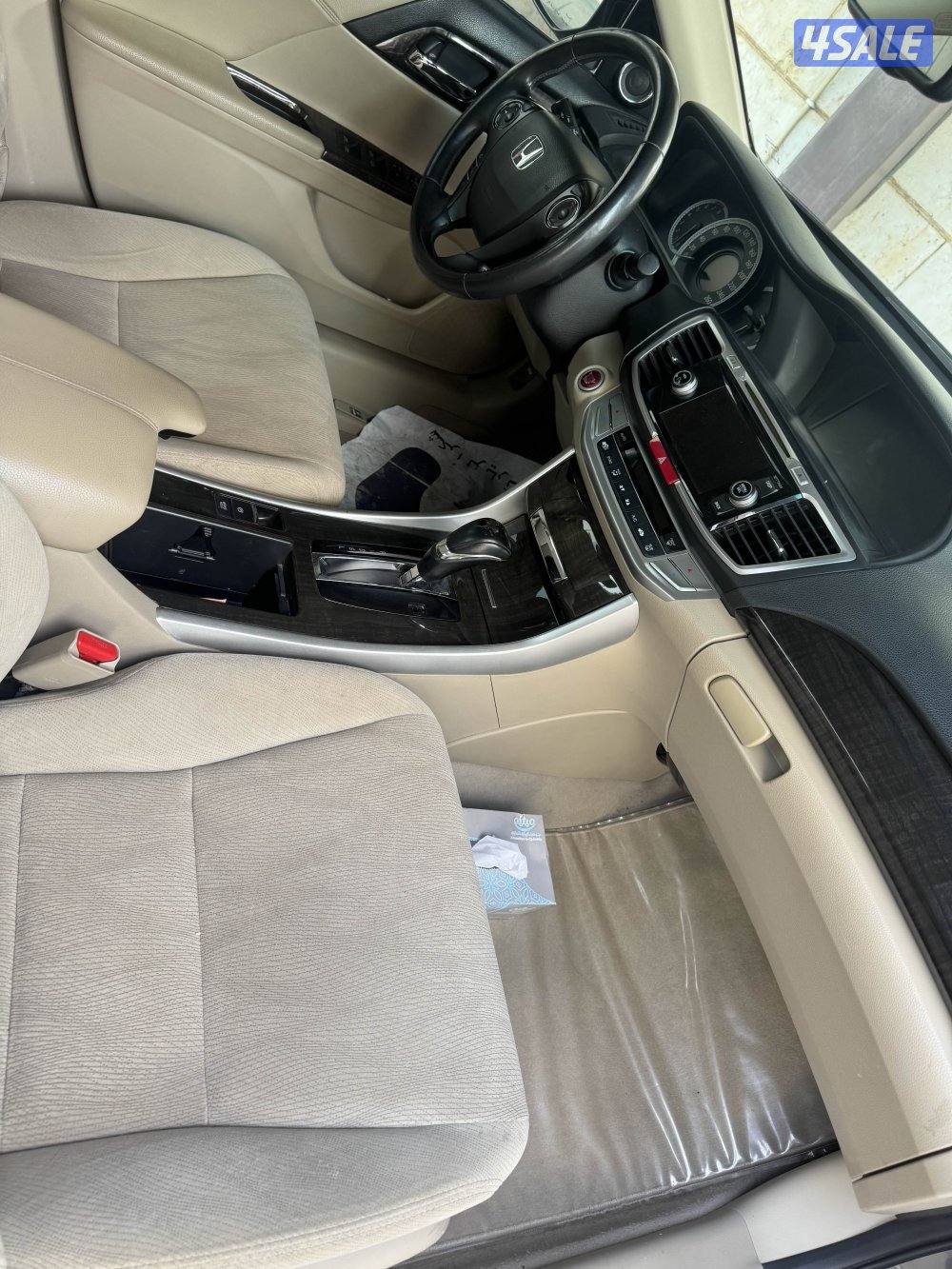 للبيع هوندا اكورد 2015 ماشي 1701