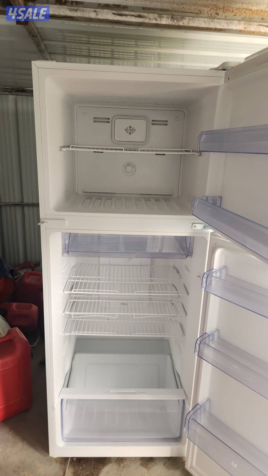 للبيع ثلاجة شبه جديدة1