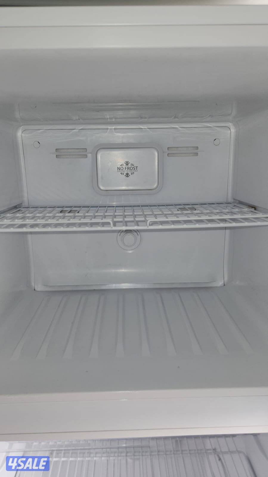 للبيع ثلاجة شبه جديدة2