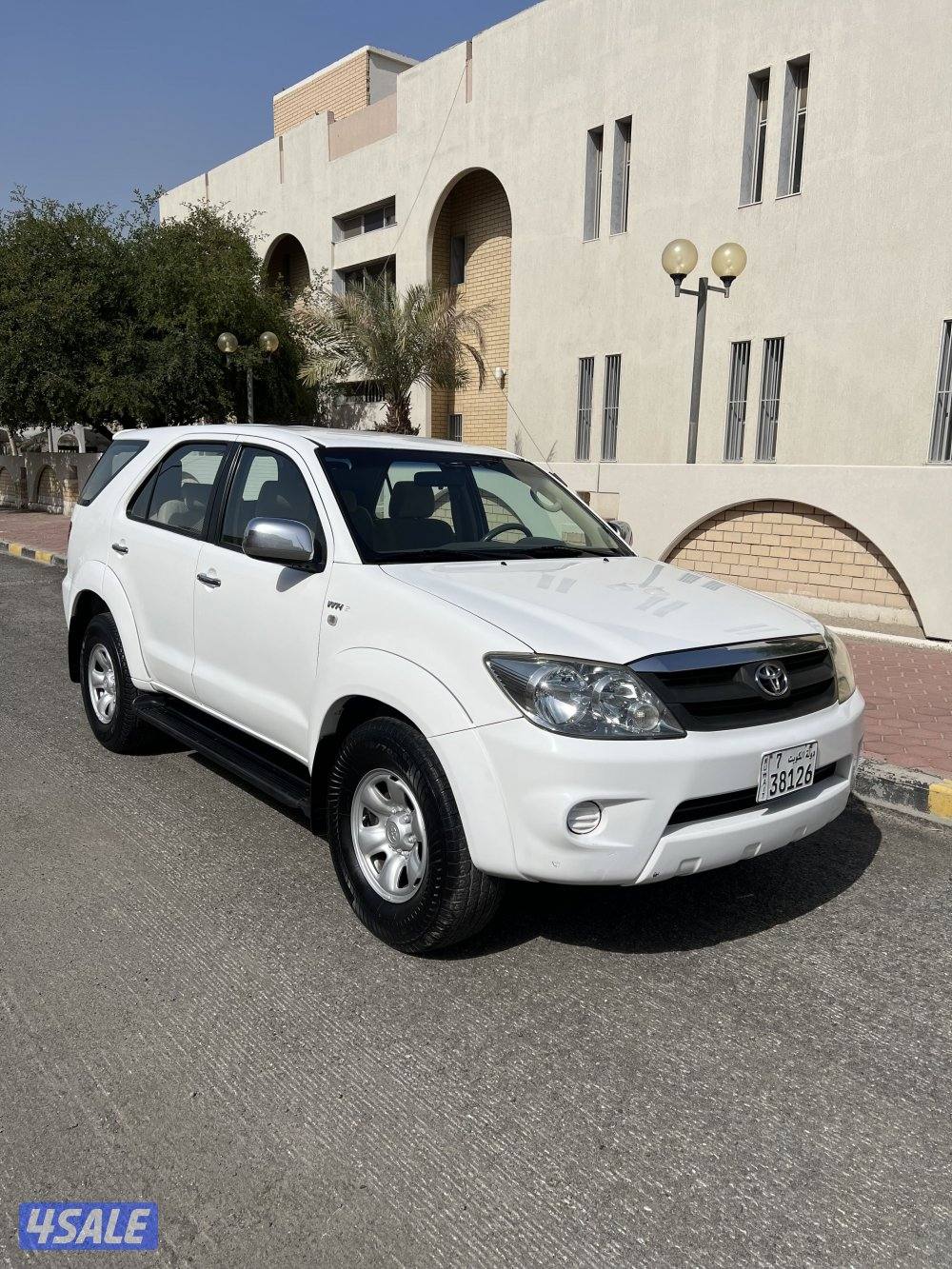 للبيع فورتنر 4 سلندر شرط الفحص1