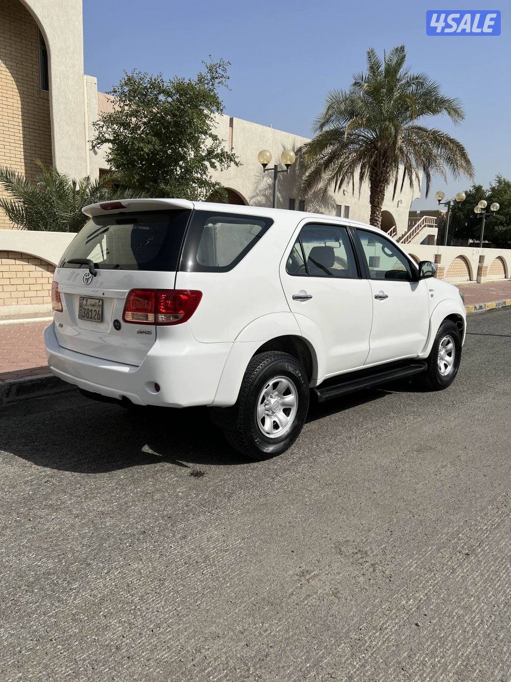 للبيع فورتنر 4 سلندر شرط الفحص4