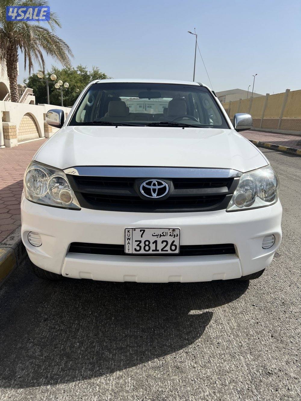 للبيع فورتنر 4 سلندر شرط الفحص5