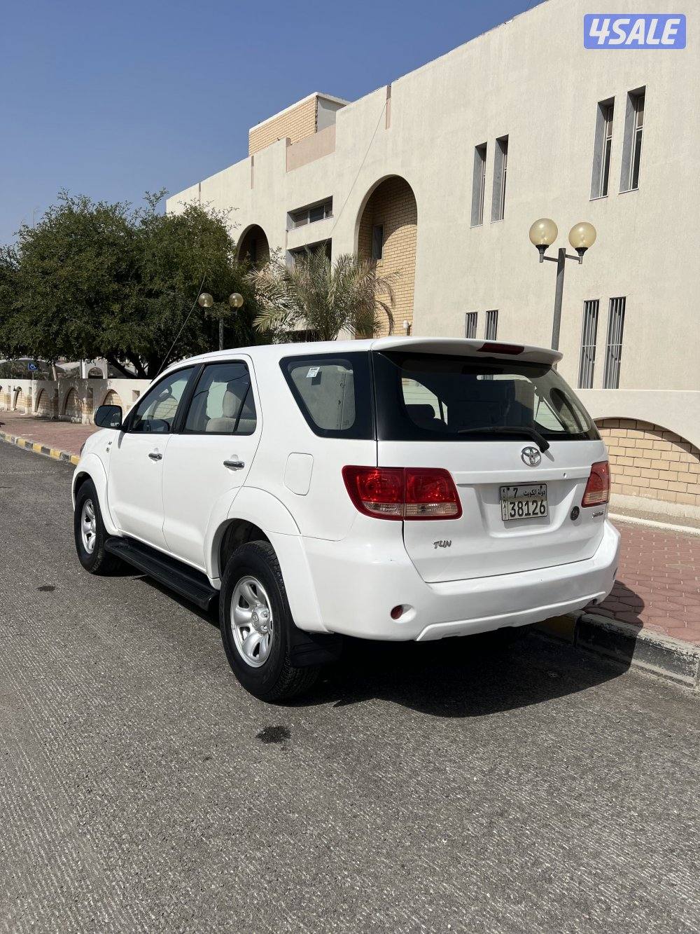 للبيع فورتنر 4 سلندر شرط الفحص7