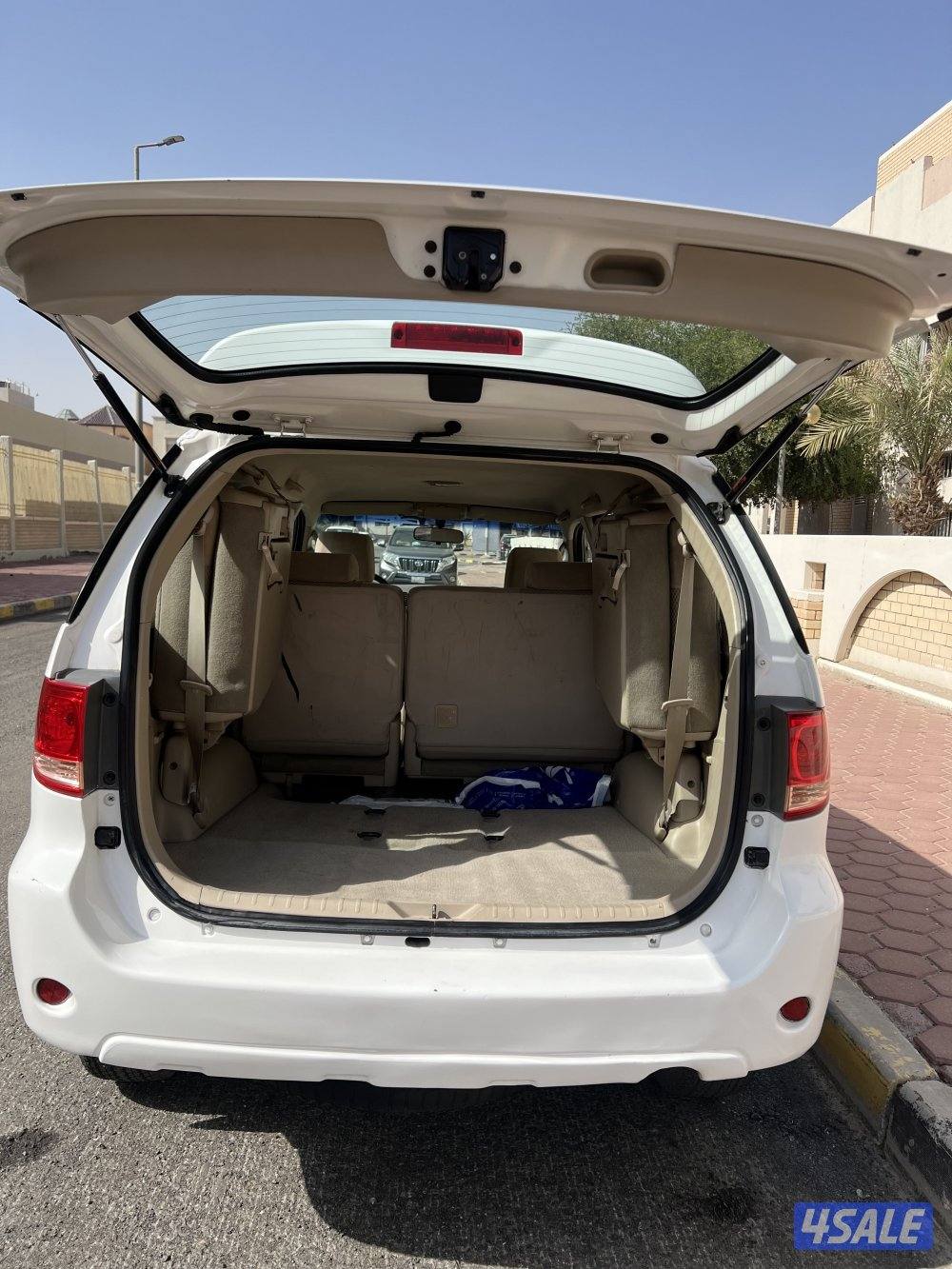 للبيع فورتنر 4 سلندر شرط الفحص8