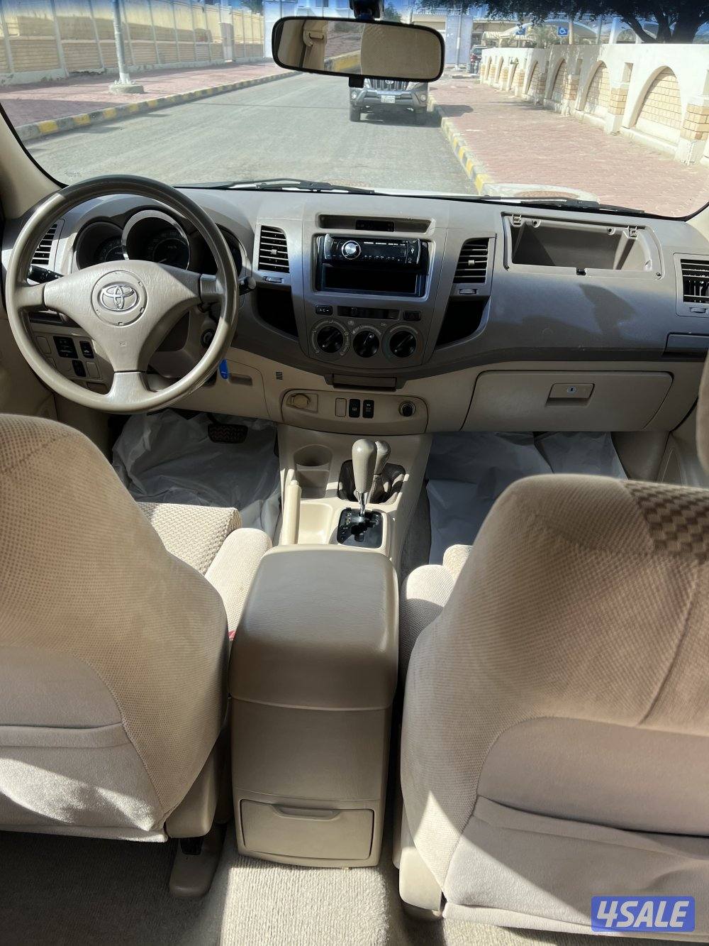 للبيع فورتنر 4 سلندر شرط الفحص10